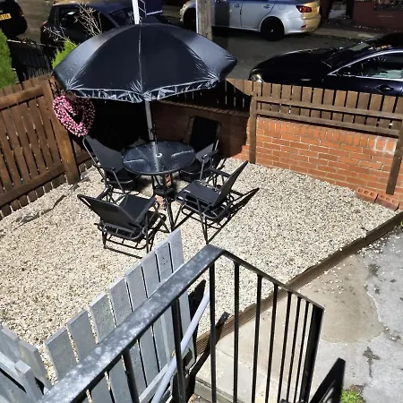 Holiday home *11br* Setup For Your Amazing Relaxed + Free Parking + Free Fast Wifi *