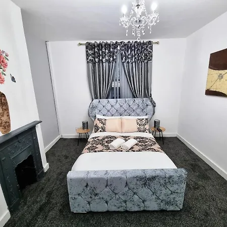 بيت للعطل 11Br - Stylish Home For Family And Friends ليدز