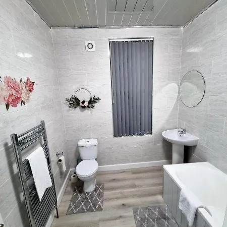 Будинок відпочинку *11br* Setup For Your Amazing Relaxed + Free Parking + Free Fast Wifi * *