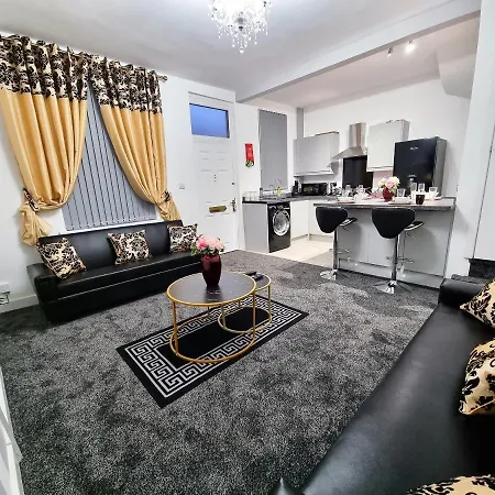 11Br - Stylish Home For Family And Friends ليدز
