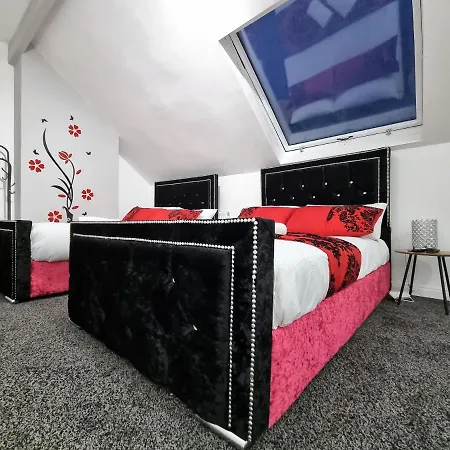 Holiday home *11br* Setup For Your Amazing Relaxed + Free Parking + Free Fast Wifi *