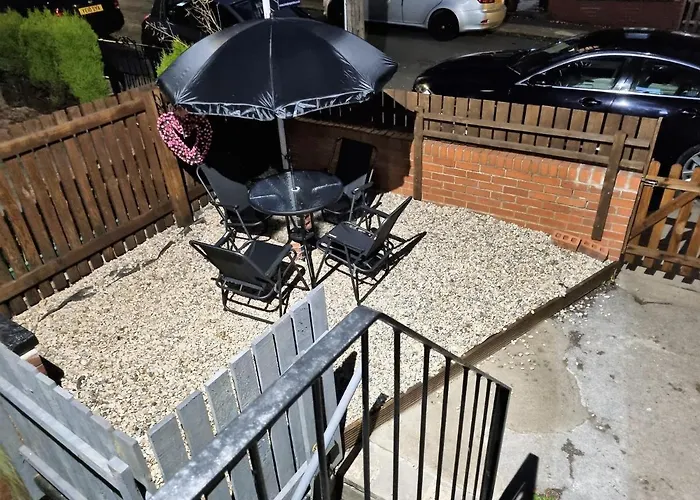 Holiday home *11br* Setup For Your Amazing Relaxed + Free Parking + Free Fast Wifi *