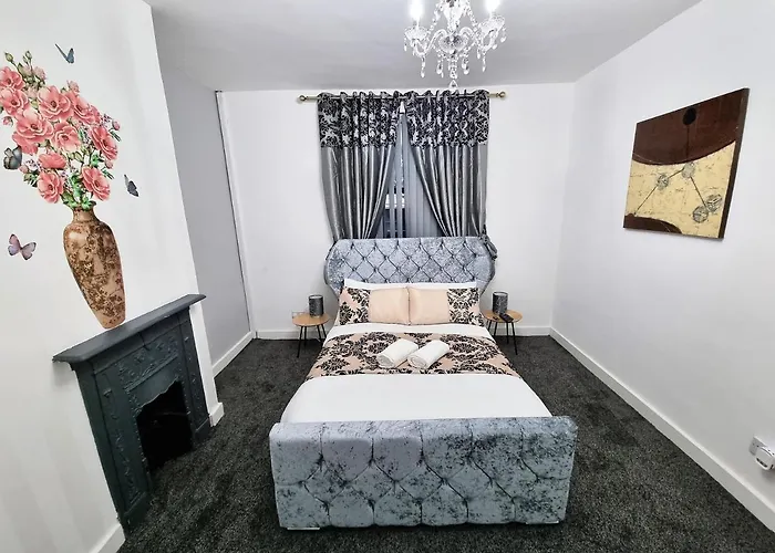 Holiday home *11br* Setup For Your Amazing Relaxed + Free Parking + Free Fast Wifi * Leeds (West Yorkshire)