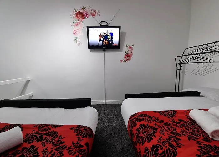 Holiday home *11br* Setup For Your Amazing Relaxed + Free Parking + Free Fast Wifi *