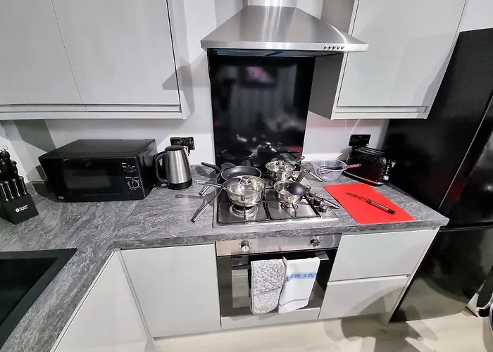 Holiday home *11br* Setup For Your Amazing Relaxed + Free Parking + Free Fast Wifi * *