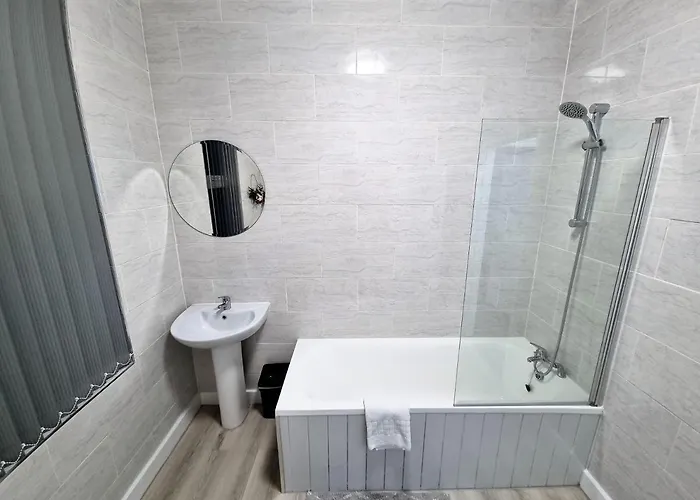 *11br* Setup For Your Amazing Relaxed + Free Parking + Free Fast Wifi * * Leeds (West Yorkshire)