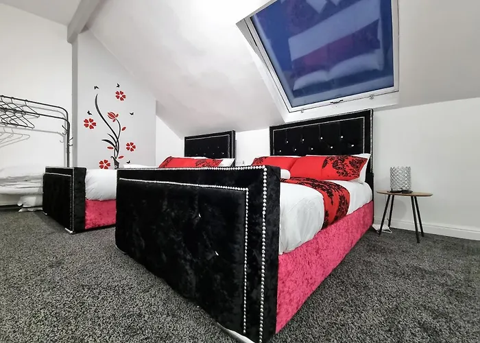 Holiday home *11br* Setup For Your Amazing Relaxed + Free Parking + Free Fast Wifi *